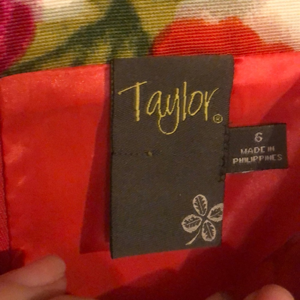 TAYLOR FLORAL DRESS, SIZE 6 - Picture 2 of 4